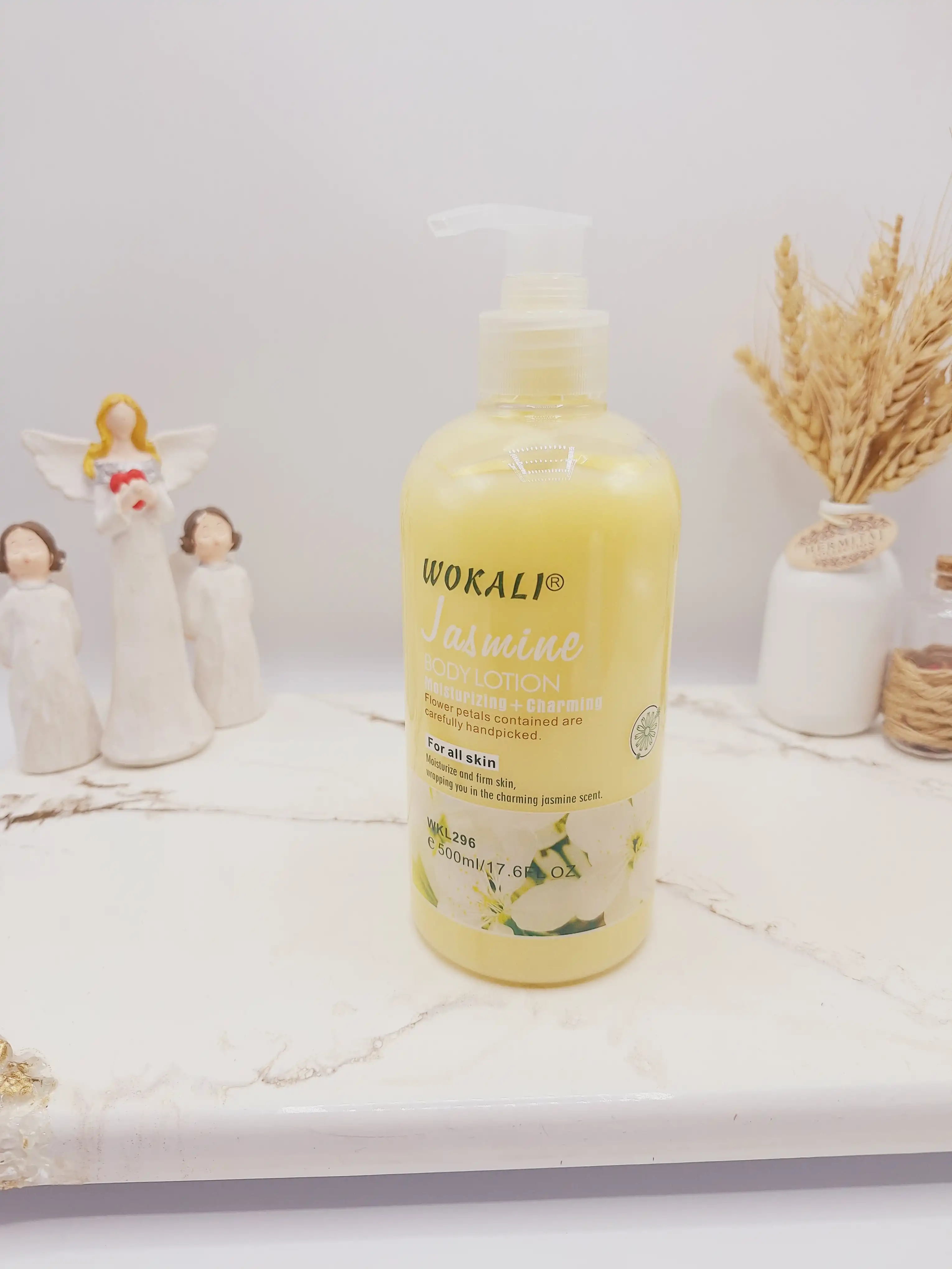 لوسیون روشن کننده و آبرسان رایحه گل شرقی بابونه برند وکالی حجم 500 میل کد WKL296