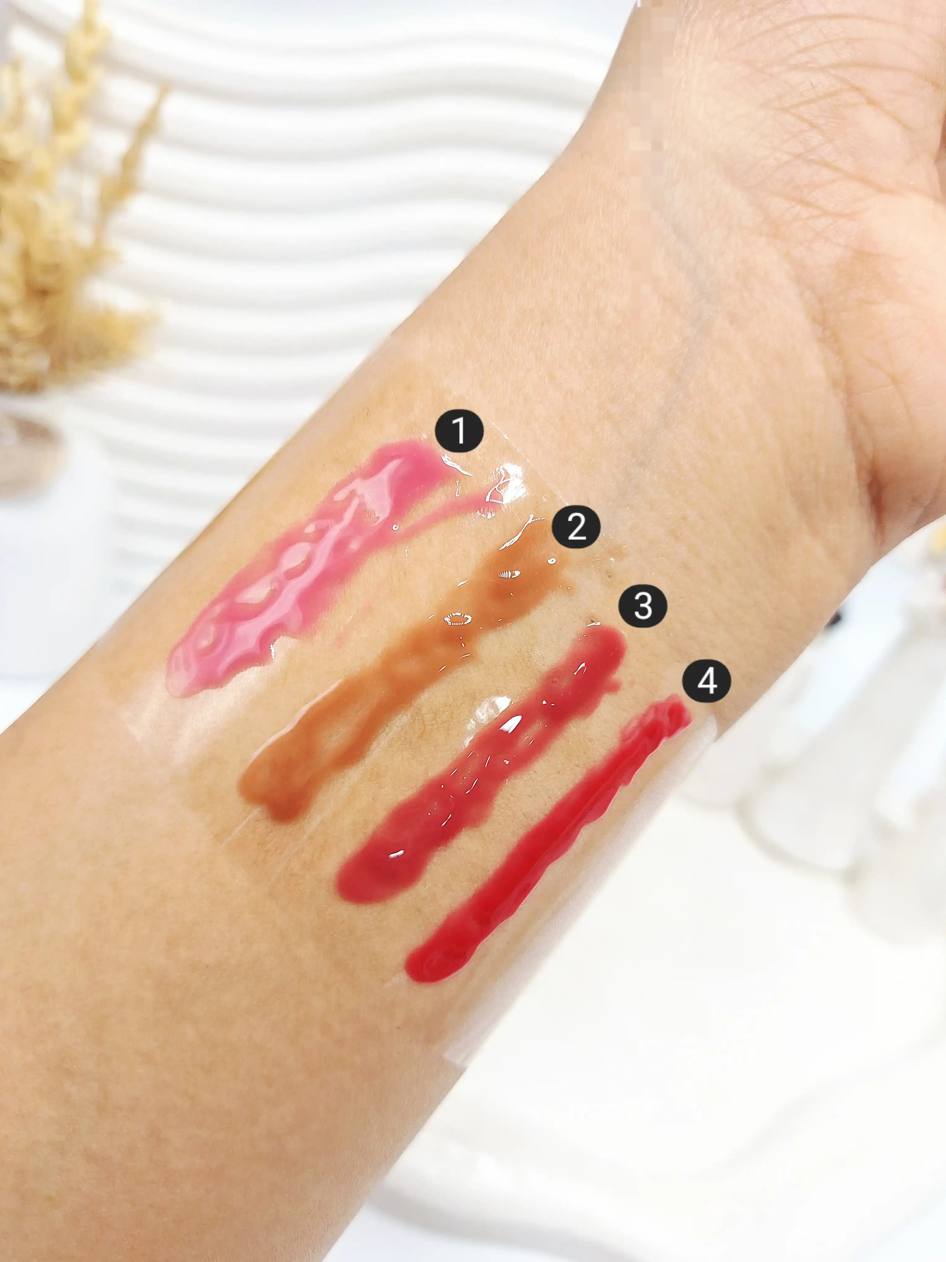 لیپ گلاس شیشه ای رنگی برند اولی بولا معروف مدا لبوبو کد 299