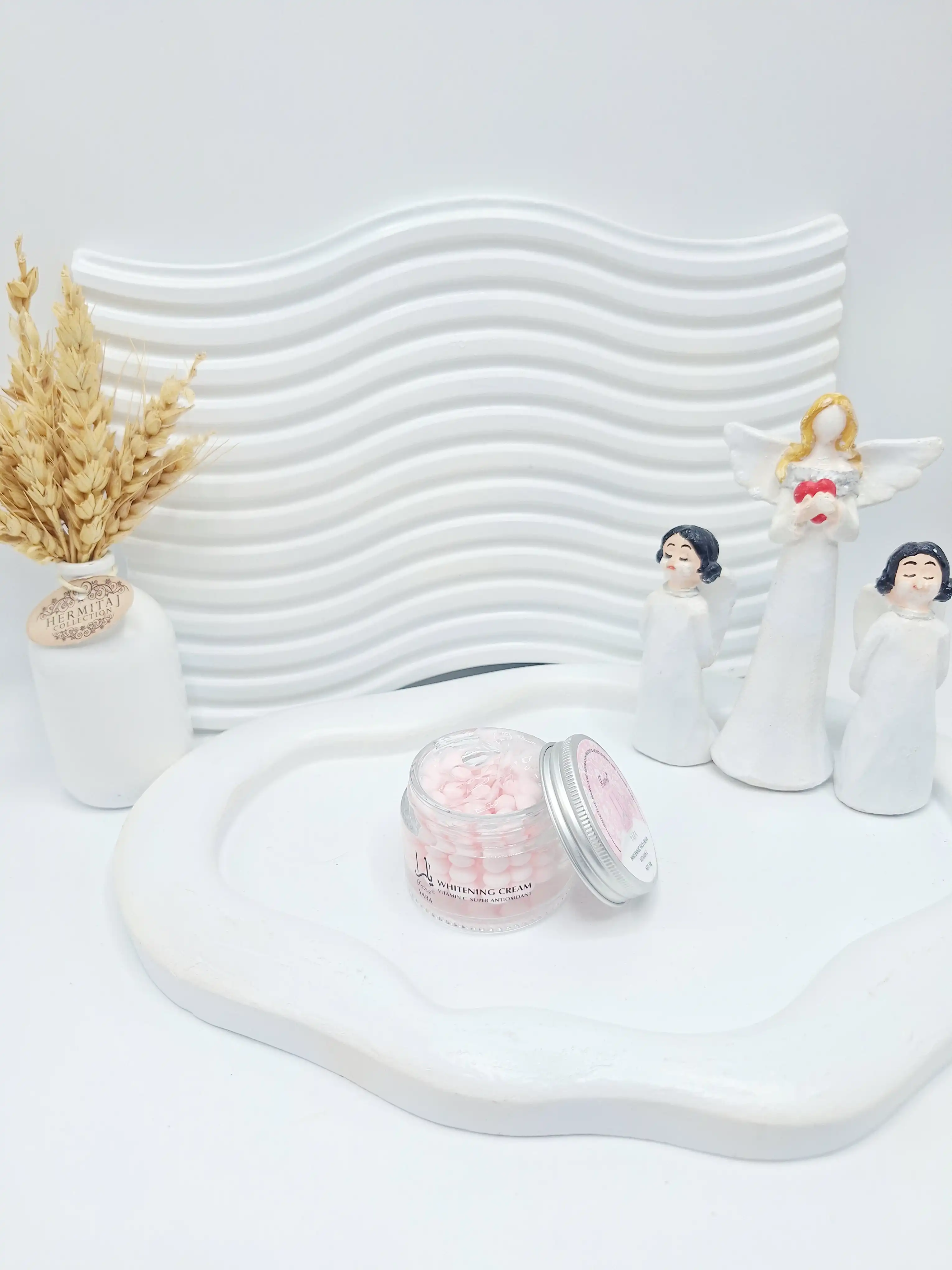 کرم کاسه ای سفید کننده و مرطوب کننده یارا